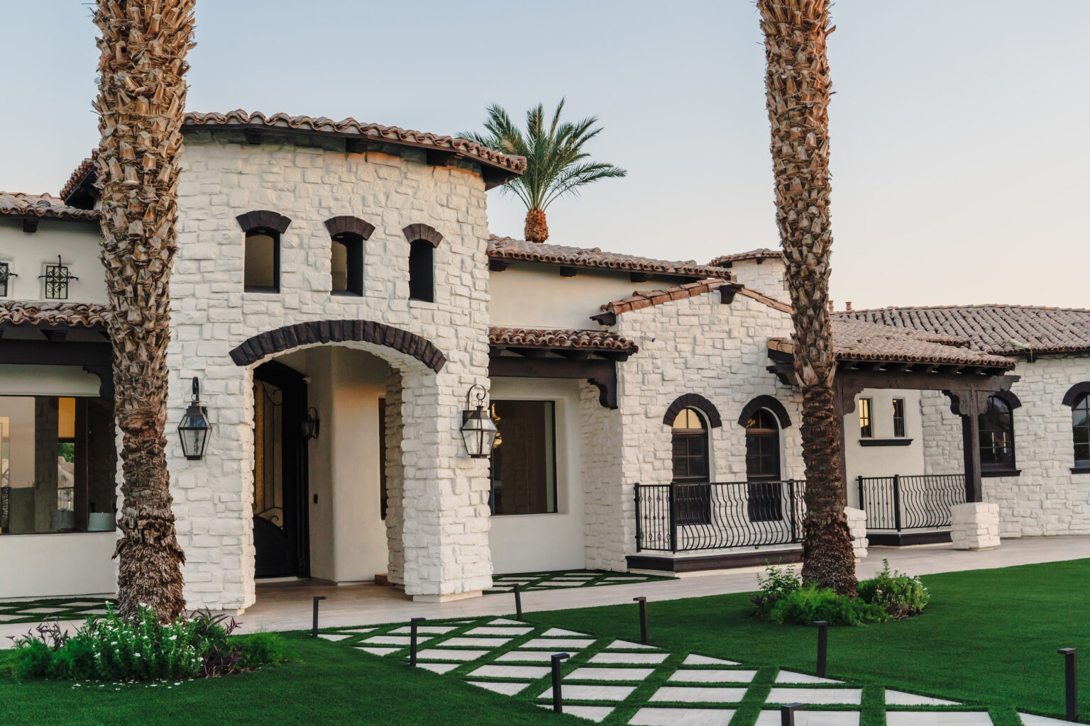 Cholla – Manufacturer and Supplier of Pavers, Stack Stone, and Roof Tiles